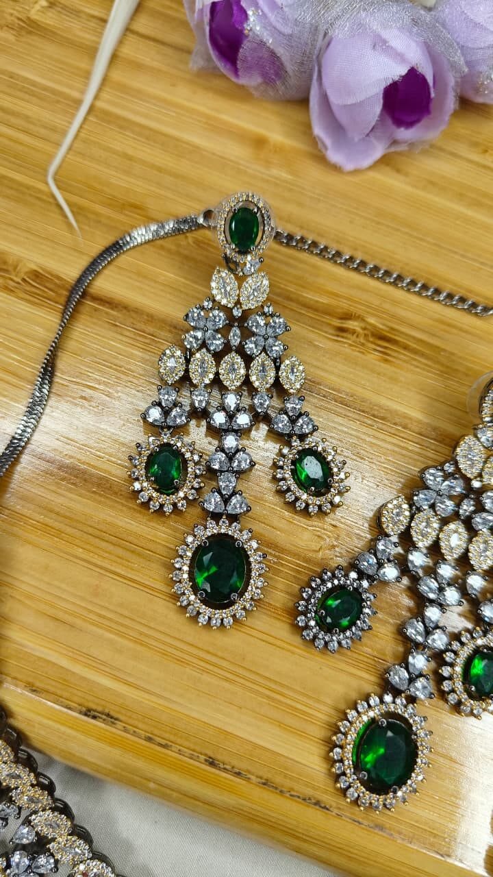 Emerald Victorian Necklace - Image 9