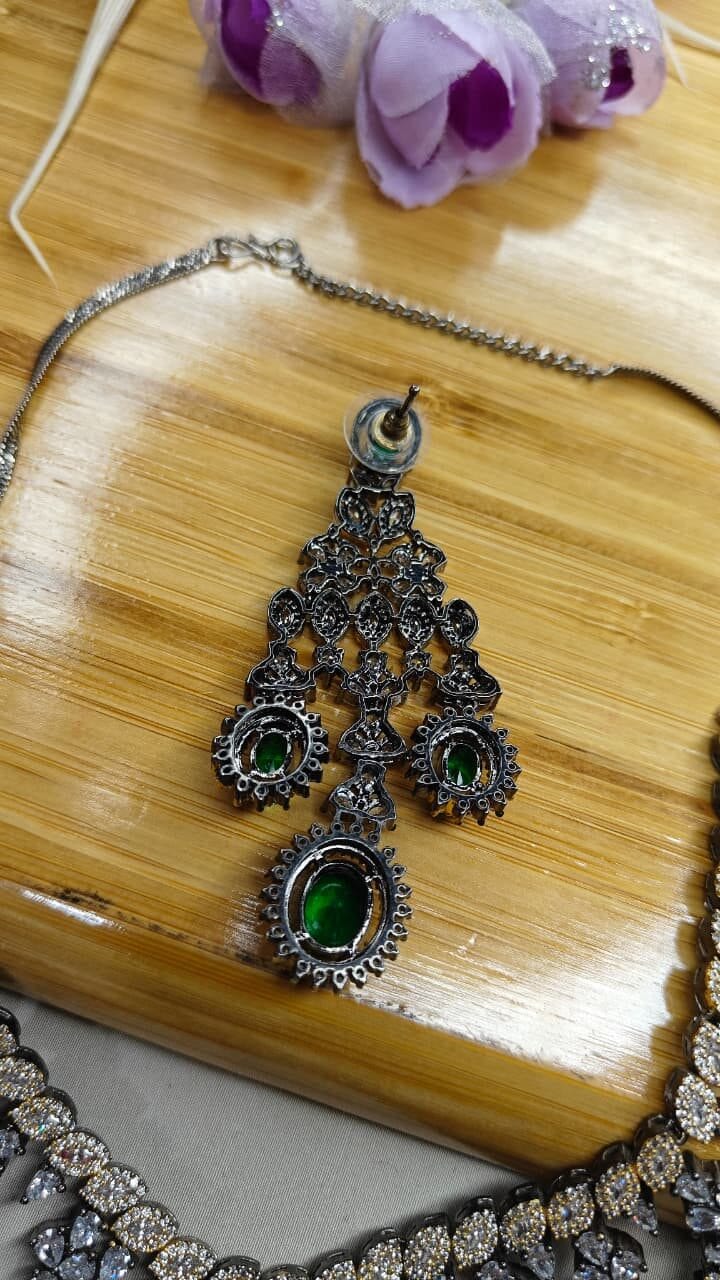 Emerald Victorian Necklace - Image 10