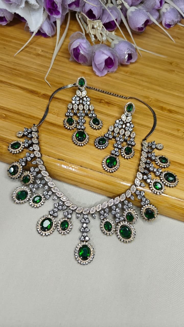 Emerald Victorian Necklace - Image 2