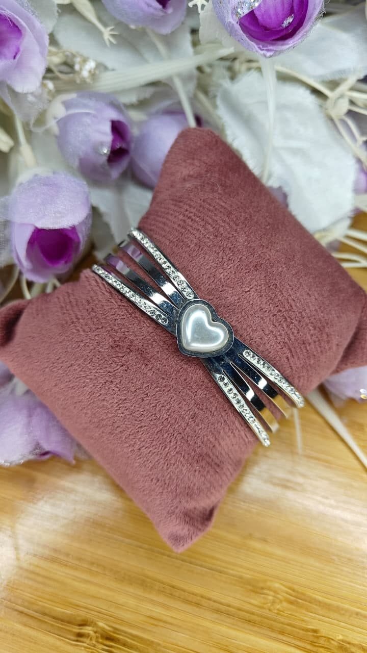 Hira Heartline Cuff - Image 2