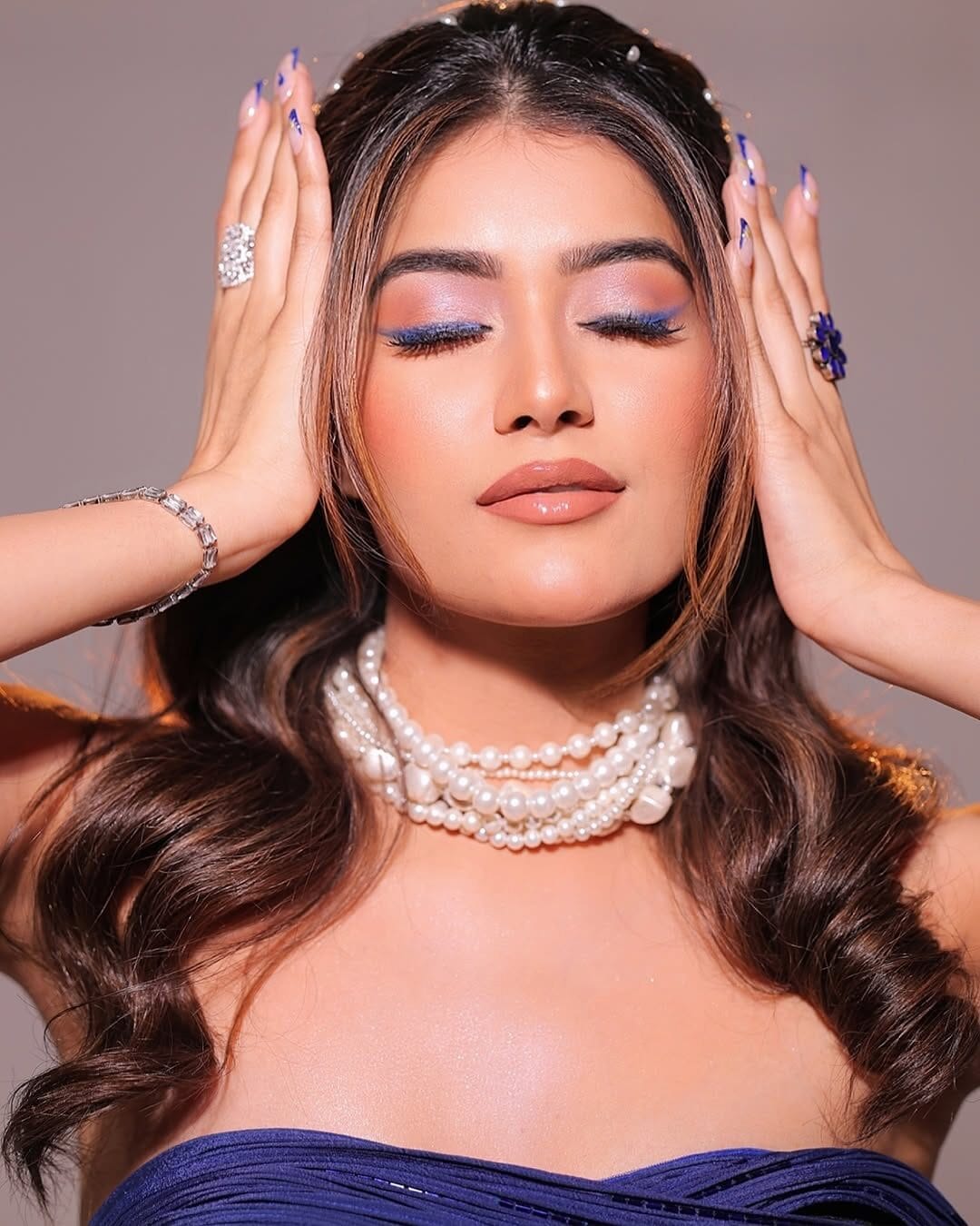 Trinity Glow Ring – White - Image 3